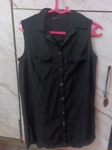 Chic Sleeveless Black Top