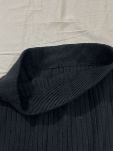 Chic Ribbed Midi Skirt with Side Slit