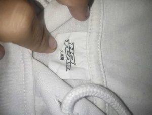 ( H&amp;M )Comfortable White Hoodie by H&amp;M