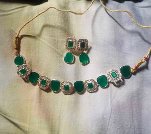 Emerald Choker Necklace with Earrings