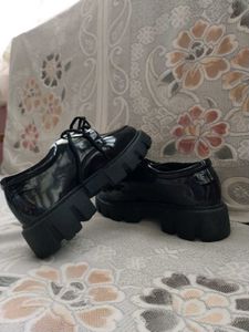 Authentic Amazon Shoes!! Like New Best Price..