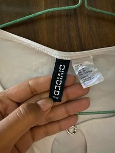 H&amp;M Chic White Top with Heart Details SIZE