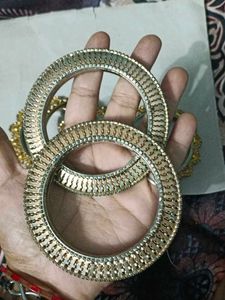 Set of Ornate Golden Bangles 7 pcs
