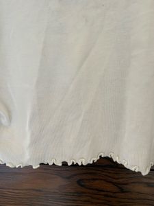 h&amp;m White Lettuce Hem Crop Top