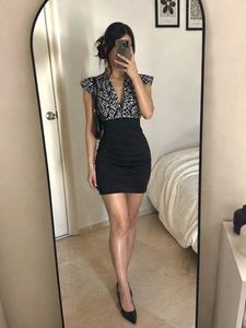 Forever 21 Chic mini dress 🖤🤍