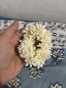 White Gajra Rubber band