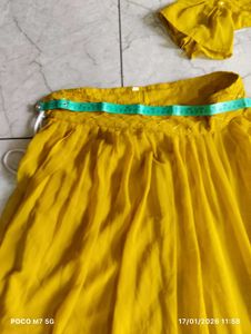 it's lahenga choli with shrug