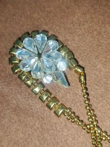 Stunning Crystal &amp; Gold Flower brooch