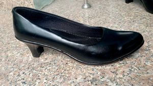 Apley Women's Black Classic Pumps