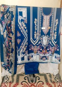 Elegant blue Pakistani Kurta Set with Intricate Pr