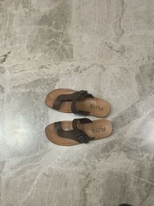 Slippers Size 10 Gents