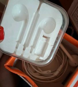 type c earbud