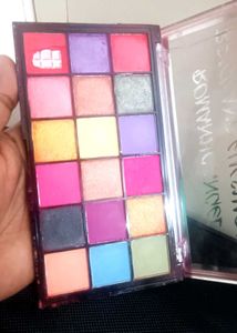 18 Colors Eyeshadow Palette