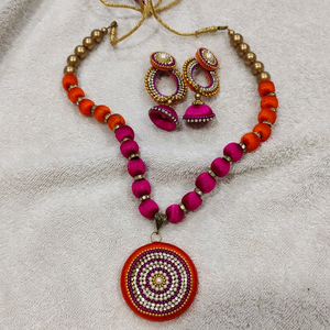 Fabric jewellery necklace set
