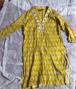 Buy 1 Kurta get one T-shirt Free(women’s)