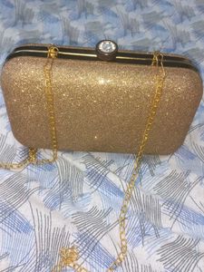 gold clutch, look like new ✨️
