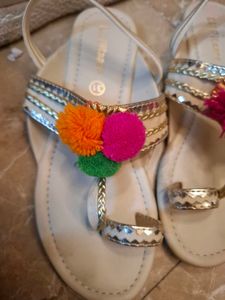 Cute Kolhapuri chappal for 6 to 8year o