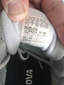 ORIGINAL 💯 ADIDAS WHITE RUNNING SHOES