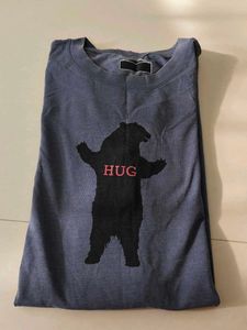 Hug Graphic T-Shirt