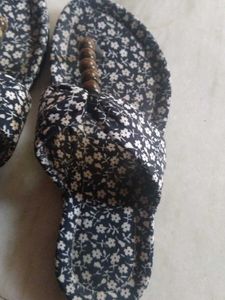 Floral Print Flip Flops ( price drop )
