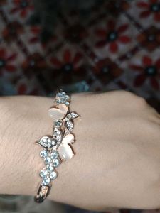 Elegant Floral Bracelet