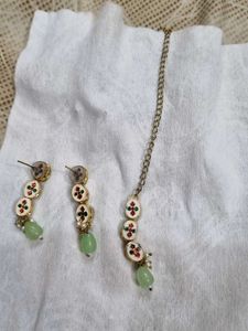 Elegant Kundan Maang Tikka &amp; Earring Set