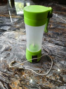 Portable USB Rechargeable Juicer with charger