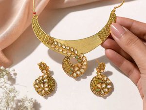 Elegant Gold-Tone Necklace &amp; Earring Set