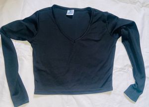 Women's Black V Neck Crop TopLong Sleeve