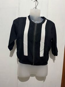 Chic Black &amp; White Striped Zip-Up Cardigan