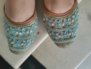 Embellished Juttis/Flats
