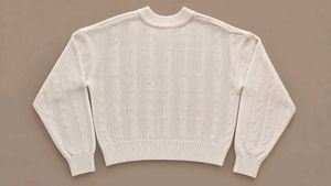 CREAM CABLE KNIT CROPPED SWEATER