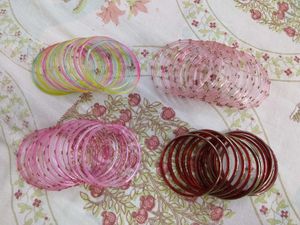 Set of 5 Glass Bangles