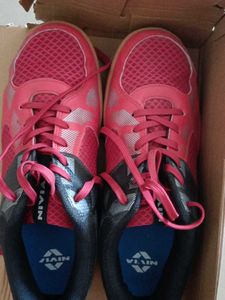 Nivia Badminton Shoes