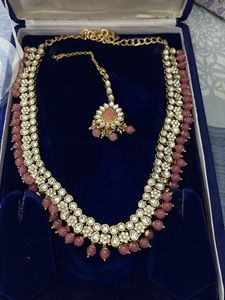 Exquisite Kundan Necklace Set with Maang Tikka