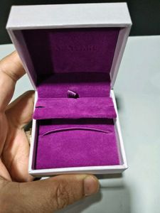 CaratLane ear ring Box