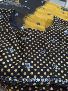 Embellished Saree with Floral Motifs