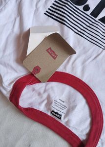 Levi's White Graphic T-Shirt