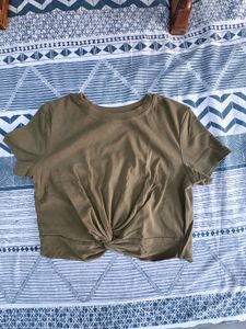 Bundle of 4 tops ( Large/XL sizing)