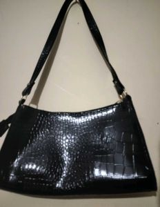 Chic Black Croc Embossed Shoulder Bag