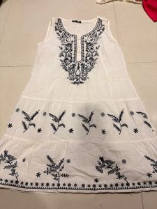 Embroidered White Sleeveless Kurta