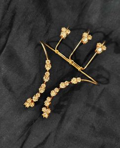 Sparkling Gold-Toned Hand Harness 💎