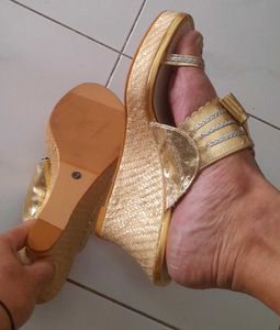 Elegant Gold Kolhapuri Sandals