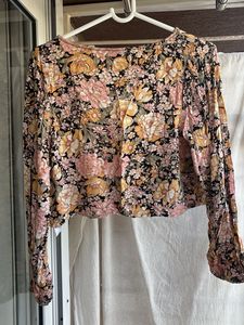 V-Neck Floral Print Cropped Top