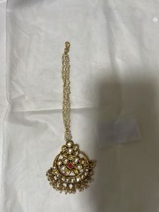 Exquisite Maang Tikka with Pearls and Stones