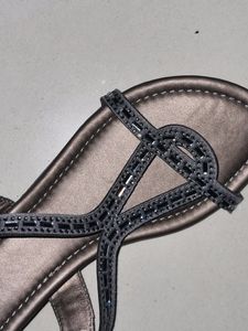 Bata Woman Casual Flat Sandal.