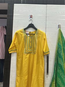 Yellow Embroidered Kurta Set (L)