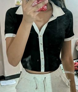 Chic Black &amp; White Cropped Top