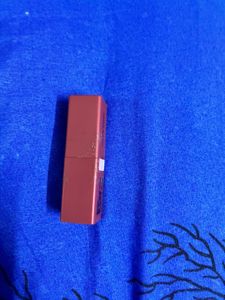 Lipstick Swatches (complimentary make up brush )