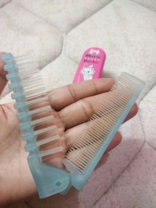 2 Foldable Combs